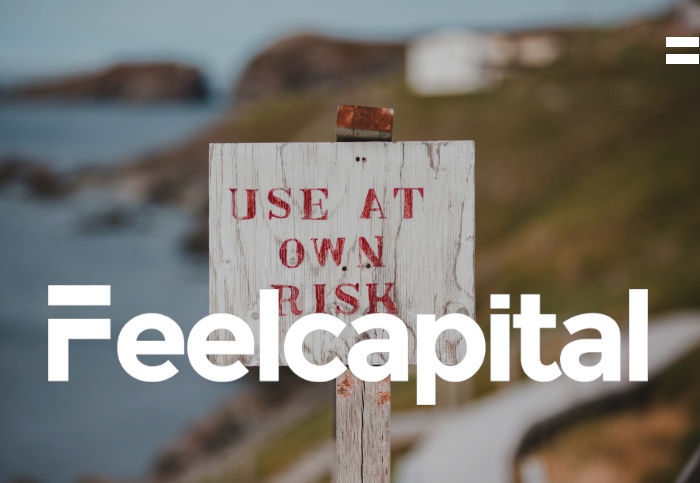 Cartel con frase "Use at own risk"